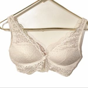 Victorias Secret Medium White Lace Padded Bra Bralette